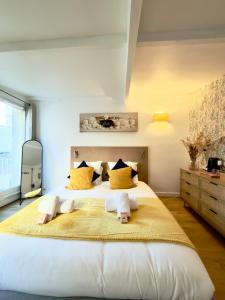 Lovely Studio with Private Terrace in Prime Area