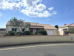 HI000-C24 Mais 5 pièces 8 couchages SAINT HILAIRE DE RIEZ