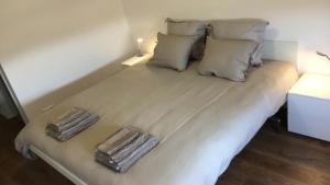 Cozy well lit apartment with a superb view