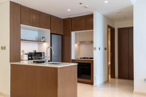 Dubai Harbour Marina View with Beach Access