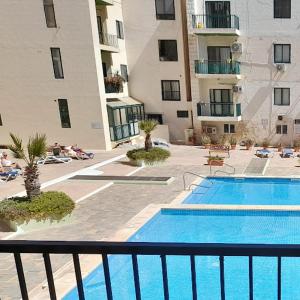 Cosy 4 Bedroom Apt with use of Pool