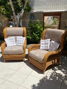 LARGE garden, Shared pool, Perfect location