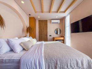 Casa Uluwatu - Coastal Rooftop Retreat in Uluwatu with Sea Views