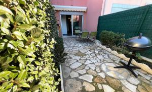 Appartement grande terrasse RDC à150 m de la plage