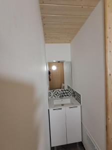 Appartement grande terrasse RDC à150 m de la plage