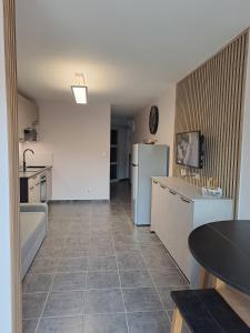 Appartement grande terrasse RDC à150 m de la plage