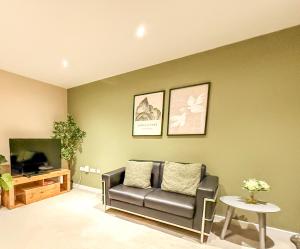 Tutu Suite - Stylish & Quiet City Centre 2 Bed Apartment I Free private Parking & Fast WiFi