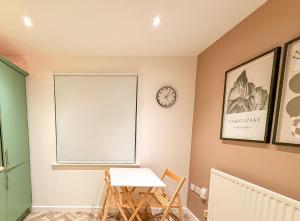 Tutu Suite - Stylish & Quiet City Centre 2 Bed Apartment I Free private Parking & Fast WiFi