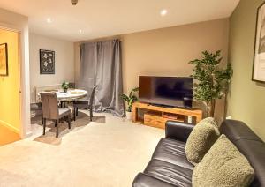 Tutu Suite - Stylish & Quiet City Centre 2 Bed Apartment I Free private Parking & Fast WiFi