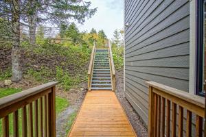 1 Br: Powderidge 30:Slope Side, Pet Friendly end unit on Shuttle Route