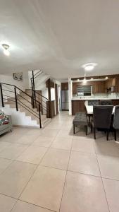 Casa Valle de Cumbres 4 habitaciones Facturamos