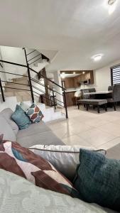 Casa Valle de Cumbres 4 habitaciones Facturamos