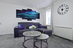 Stylish 2-Bed flat, fast Wi-Fi, Sky & free parking