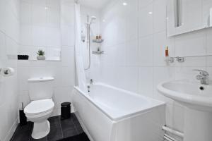 Stylish 2-Bed flat, fast Wi-Fi, Sky & free parking