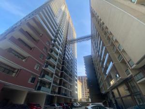 Высокая квартира студия 42 м2 на 26 этаже с видом на горы