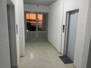 Высокая квартира студия 42 м2 на 26 этаже с видом на горы