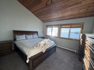 Panaoramic Oceanfront Home on Nichols Passage