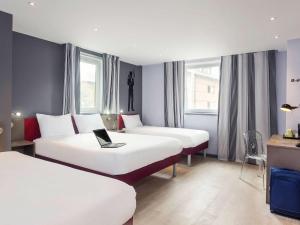 Standard Room with Double Bed and Two Single Beds room in Ibis Styles London Walthamstow