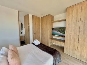 Luxury 1BR - Balcony - Coworking - City views