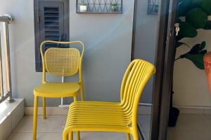 Apt - Sleeps 6 - Balcony - Parking