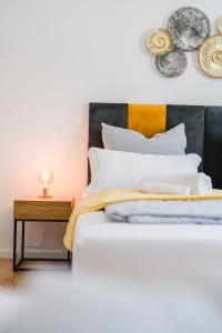 YAYstay - "Lux" I 65m2 I Bahnhof I Balkon I TV I Kaffee I Waschmaschine I Trockner