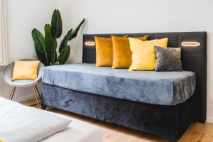 YAYstay - "Lux" I 65m2 I Bahnhof I Balkon I TV I Kaffee I Waschmaschine I Trockner