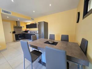 Appartement T3 avec box, place de parking et grande terrasse!