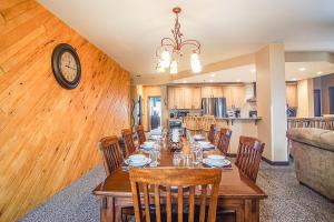 Silver Creek 5801 Penthouse 4 Br Condo Slope Side, Sleeps 17