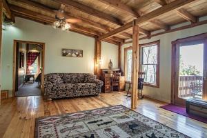 Autumn Escape | Indoor Plunge Pool + 22 Guests