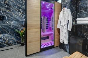 Private Luxury Spa Suite - Sauna, Jacuzzi, Ice Bath