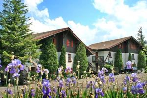 Whistlepunk # 28: 2 Bedrooms, 2 Full Baths: Slope Side Wood Fireplace Central Location