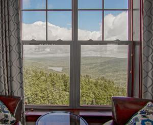 Soaring Eagle #404: 3 bedroom 2 bath Corner Penthouse
