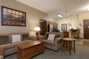 Soaring Eagle #406: 2 Bedrooms, 2 Full Baths: Slope Side, Hot Tubs Underground Parking