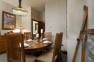 Soaring Eagle #406: 2 Bedrooms, 2 Full Baths: Slope Side, Hot Tubs Underground Parking