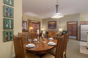 Soaring Eagle #406: 2 Bedrooms, 2 Full Baths: Slope Side, Hot Tubs Underground Parking