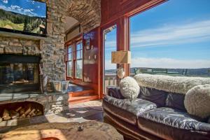 Slope side 8 BR at Sanctuary Majestic Mountain Top Estate 4800 square feet of quality sleeps 16