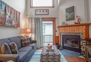 Whistlepunk 36: 1 Br Plus Bonus Sleeping Loft Slope Side