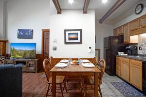 Whistlepunk 36: 1 Br Plus Bonus Sleeping Loft Slope Side