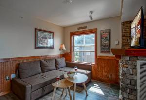 Rimfire 303: 1 Br Sleeps 4 Walking Distance to skiing, shops
