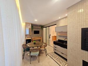 Lindo Apto novo 3 suítes no coração de Meia Praia