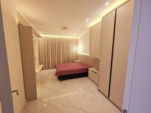 Lindo Apto novo 3 suítes no coração de Meia Praia