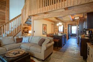 2 Br Plus Loft: Powder Monkey 2