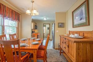 Creekside E17, Frisco Kid Retreat Jacuzzi Sleeps 11