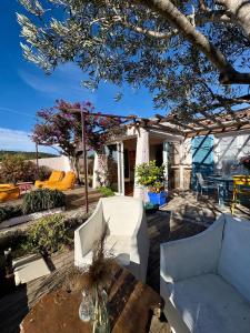 Charmante maison avec piscine et vue dexception