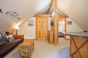 South Westridge 47GH - Snow Flurry Cabin adjacent to The spacious 47 Home