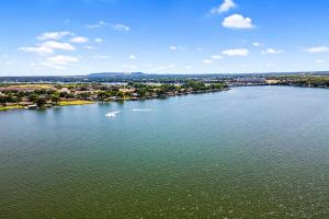 Highland Hideaway- Steps from Historic Square