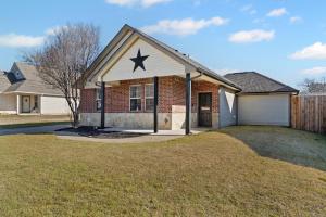 Highland Hideaway- Steps from Historic Square