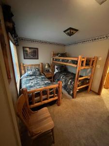 Camp 4 #7: 2 Bedrooms, 25 Baths: Slope Side, Gas Fireplace