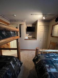 Camp 4 #7: 2 Bedrooms, 25 Baths: Slope Side, Gas Fireplace