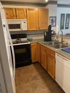 Camp 4 #7: 2 Bedrooms, 25 Baths: Slope Side, Gas Fireplace